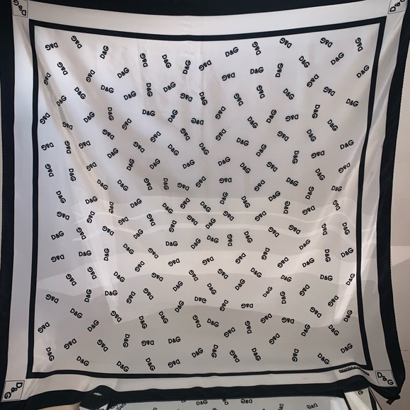 🛍🛍💯DOLCE & GABBANA Silk Foulard/ Square Scarf. - Picture 15 of 16